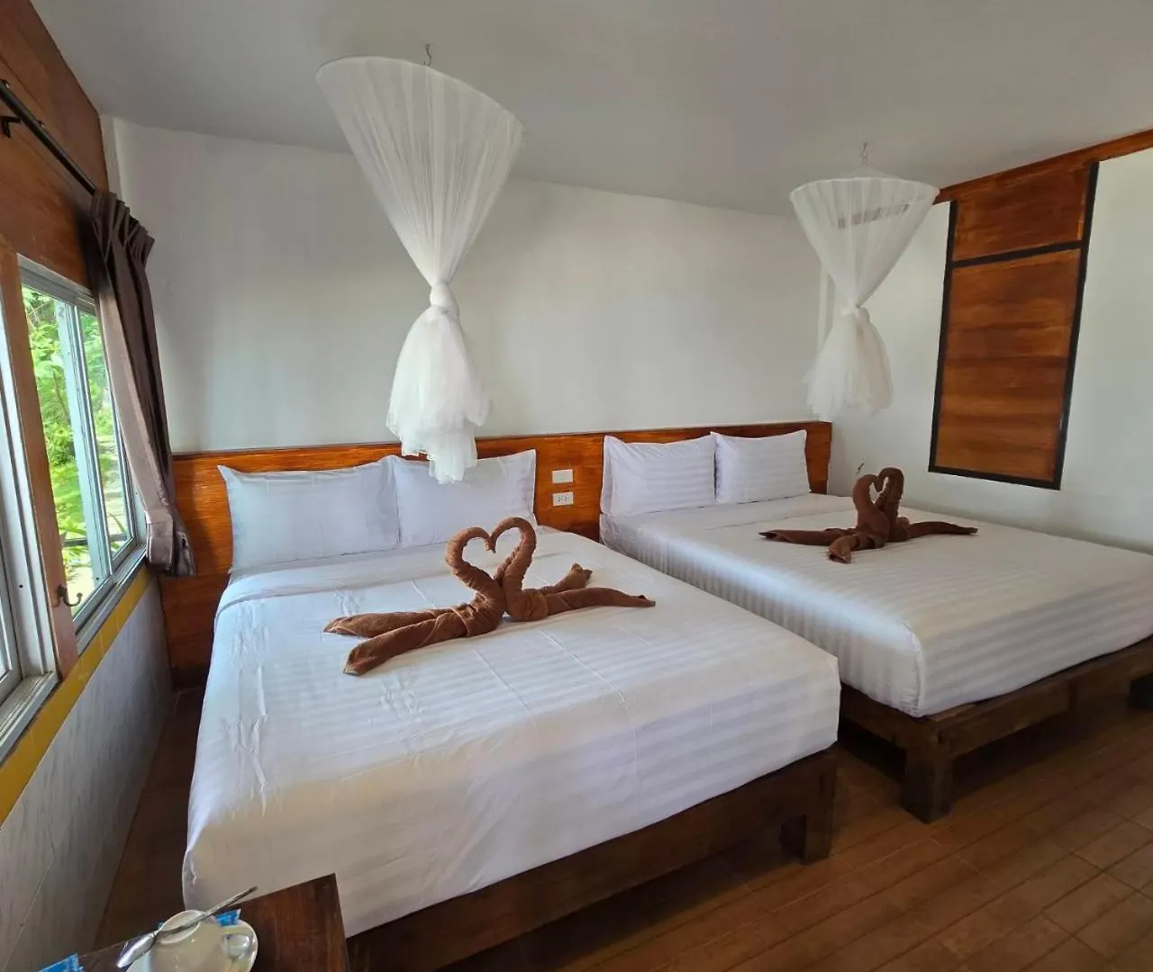 Bed & Breakfast Phi Phi Private Beach Resort